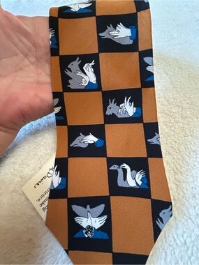 🎁3 for $30 - “Hands Up” Novelty Necktie